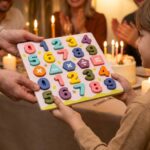 Pista de Carrinhos Garagem Estacionamento City Parking com 2 Carrinhos, Brinquedos Educativos 2 Anos e 3 Anos, Presente Menino e Menina Infantil Montessori Aventura Urbana - brinquedo infantil da Kinderland Brinquedos