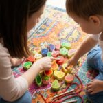 Kinderland Bicicleta de Equilíbrio Infantil Rodas LED Patente Design – Brinquedo Montessori Educativo Menina Menino 2-6 Anos – Presente Mágico para Grande Aventura e Coordenação, Verde - brinquedo infantil da Kinderland Brinquedos
