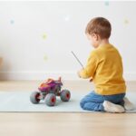   Carrinho de Controle Remoto Monster Truck Dinossauro Roxo 1:16 Off-Road 4×4 Luz LED – Brinquedo Infantil Menino e Menina Presente Ideal 4 5 6 7 8 Anos Recarregável Melhor que Tablet - brinquedo infantil da Kinderland Brinquedos