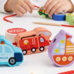 Kinderland Bicicleta de Equilíbrio Infantil Rodas LED Patente Design – Brinquedo Montessori Educativo Menina Menino 2-6 Anos – Presente Mágico para Grande Aventura e Coordenação, Rosa - brinquedo infantil da Kinderland Brinquedos
