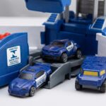 Carrinho de Polícia Brinquedo Educativo 3 Anos Menino Menina Garagem 2 em 1 com Mini Carros e Helicóptero Presente Dia das Crianças Pista Lançador Didático Montessori Transformável - brinquedo infantil da Kinderland Brinquedos